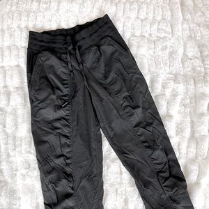 lululemon dance studio joggers - size 0 but untied fits a 2